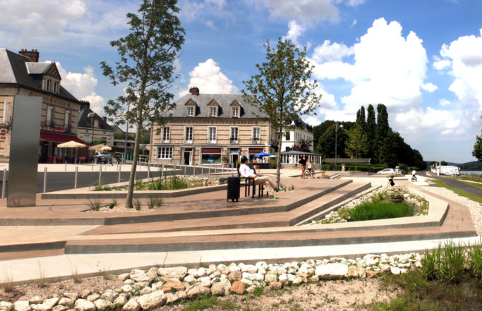 Fluvial Plaza