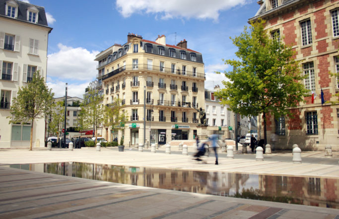 A Cours and Three Fountains